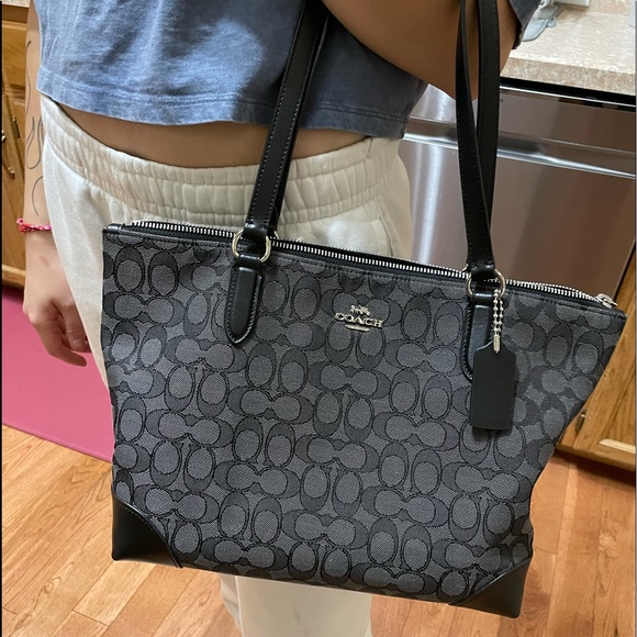 Coach Carryall Tote - Picture 2 of 4